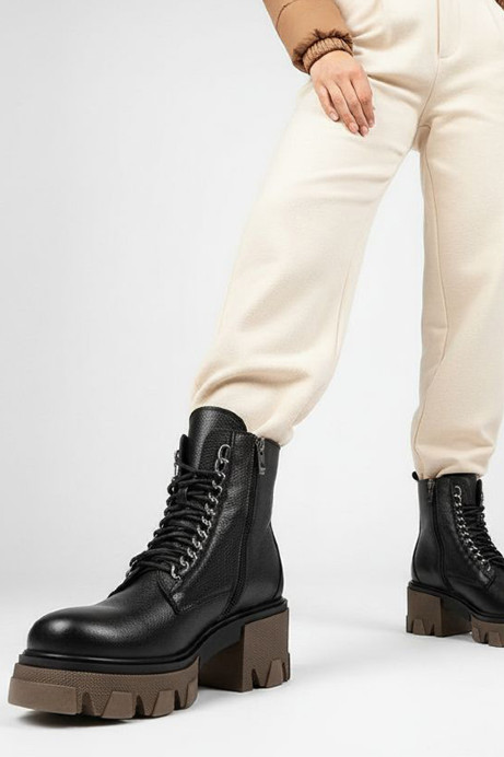 Jak nosić ciężkie buty damskie?